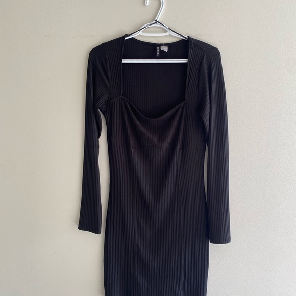 Black dress - Picture 2 of 5